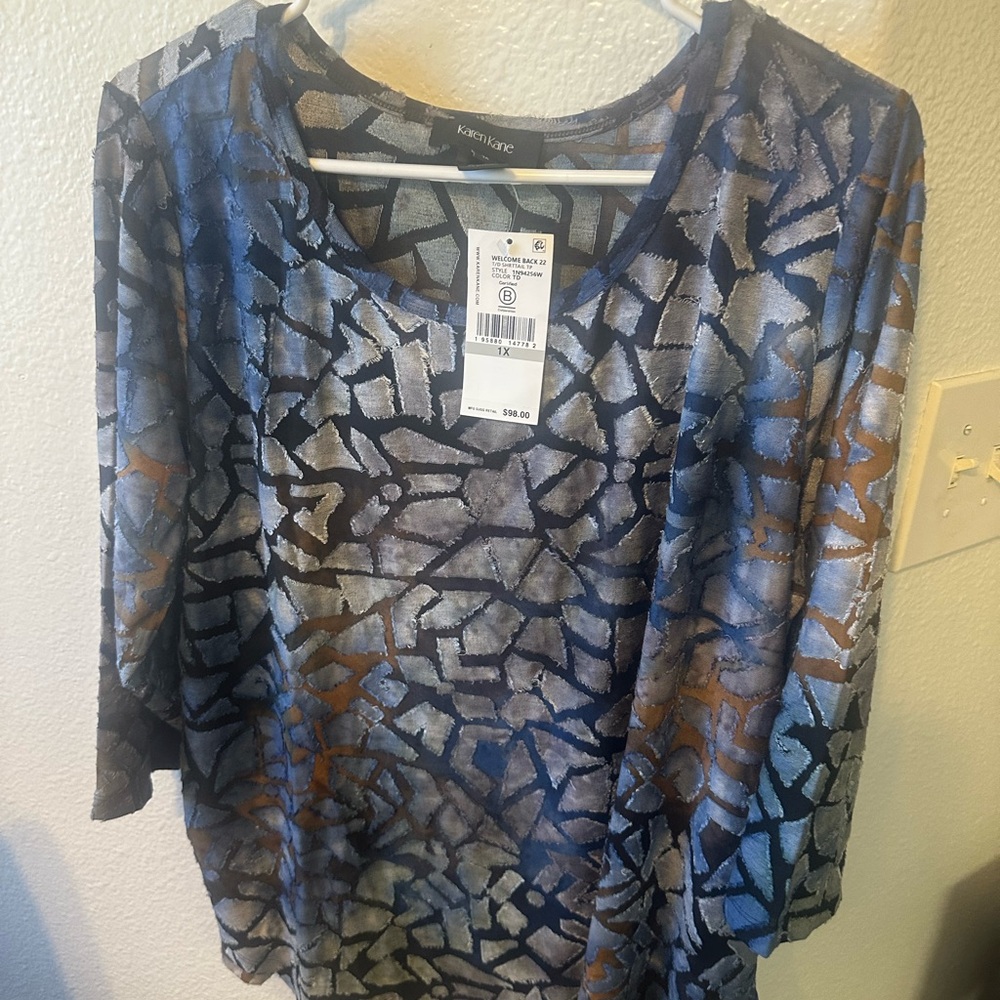 Karen Kane Blue and Gray Graphic 3/4 Sleeve Blouse